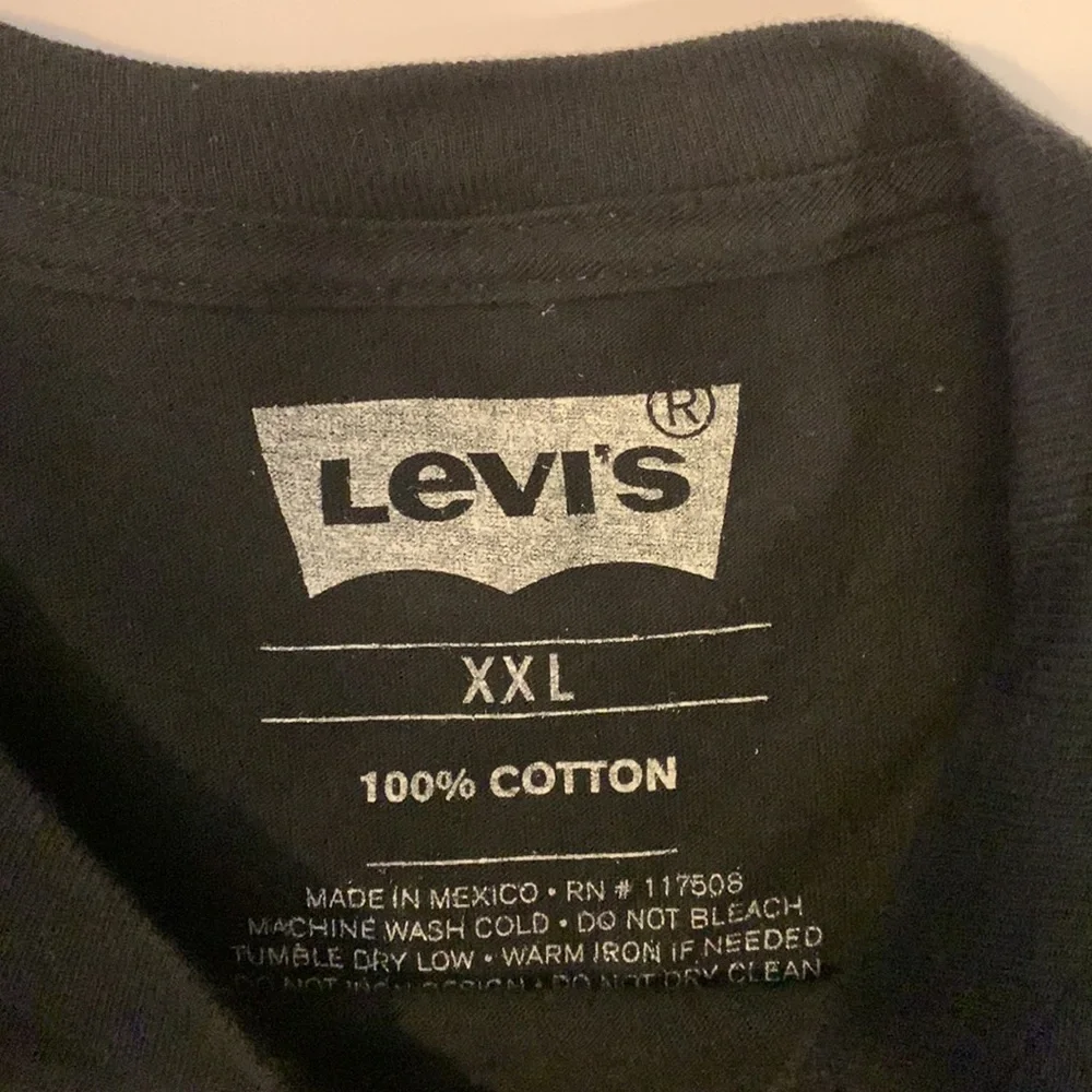 Levi’s - Picture 2 of 3